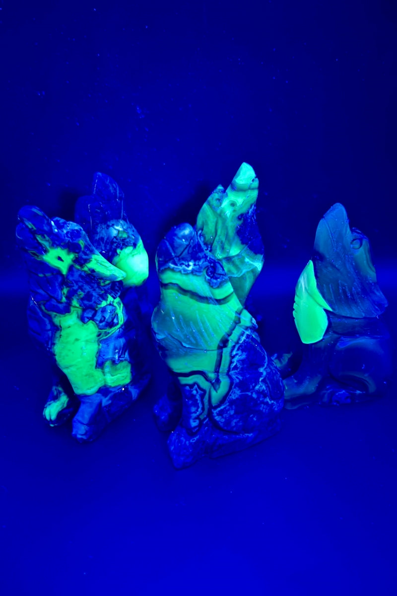 Flashy UV Volcano Agate Wolf Carving 5.17"