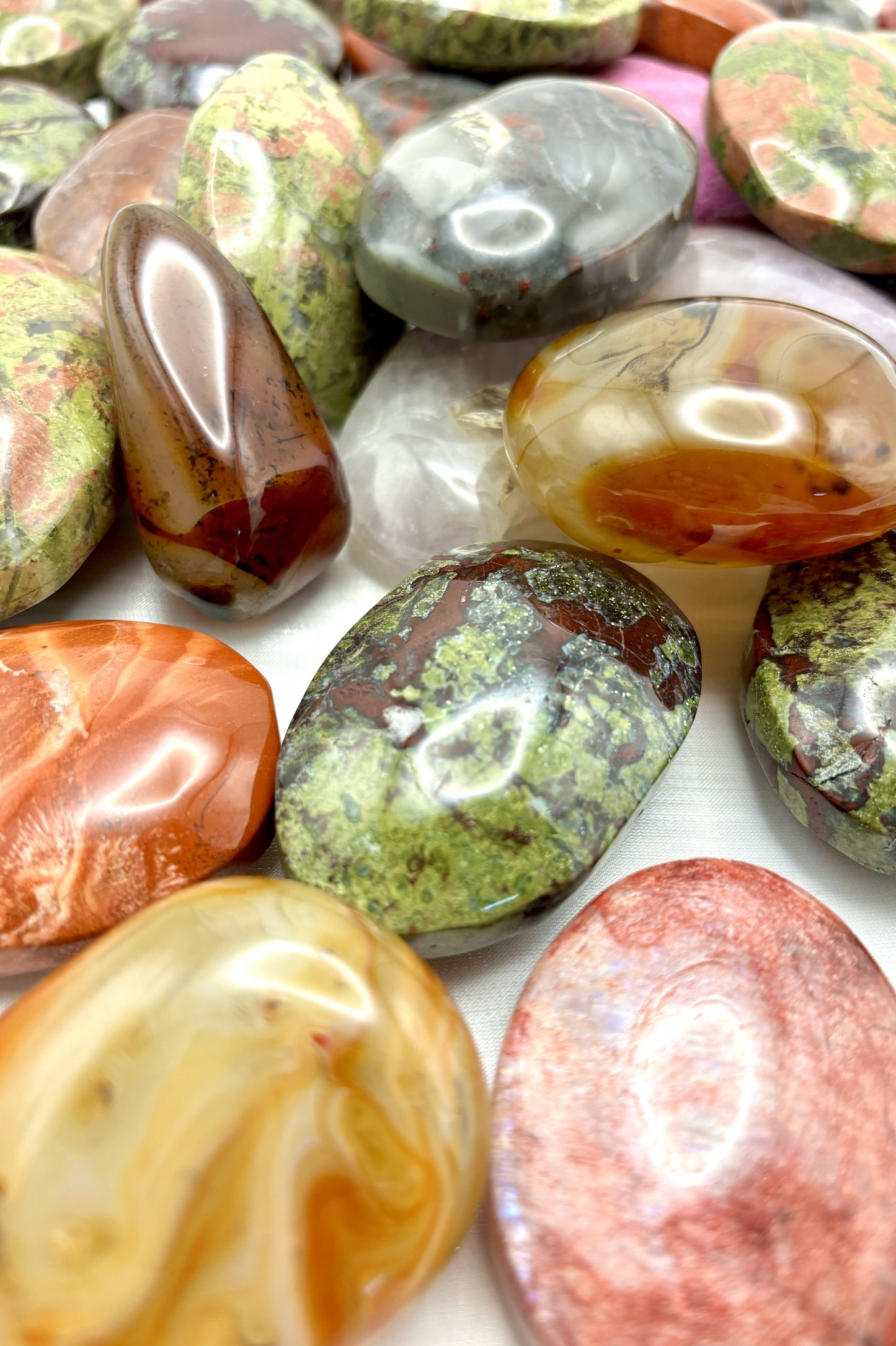 Crystal Palm Stones Party Mixed Materials Tumbles 500g