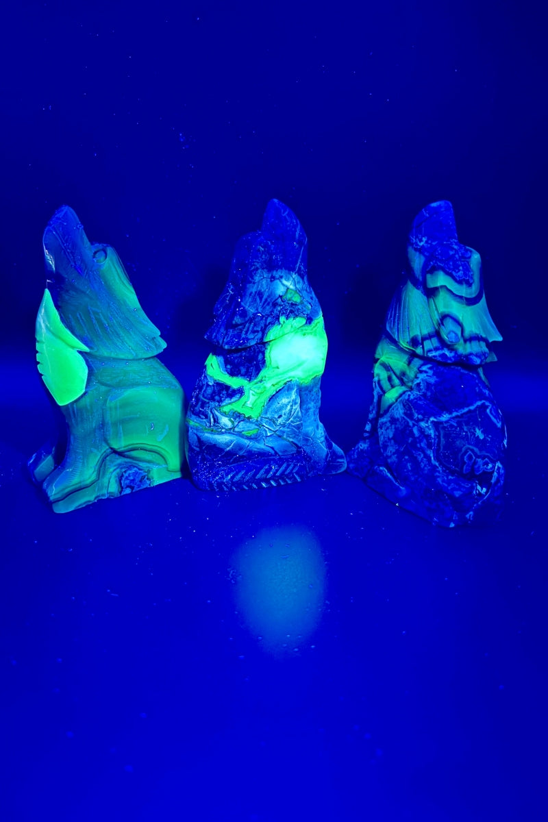 Flashy UV Volcano Agate Wolf Carving 5.17"