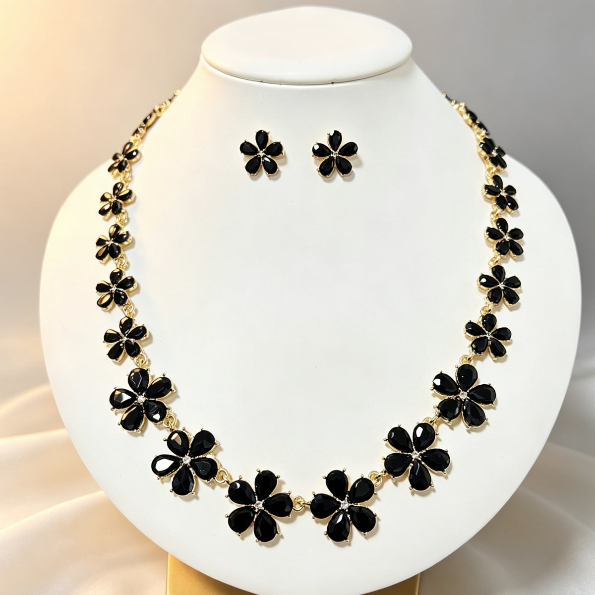 Luxury Clavicle Chain Exquisite Fashion Alloy Diamond-Embedded Floral Necklace and Earring Set