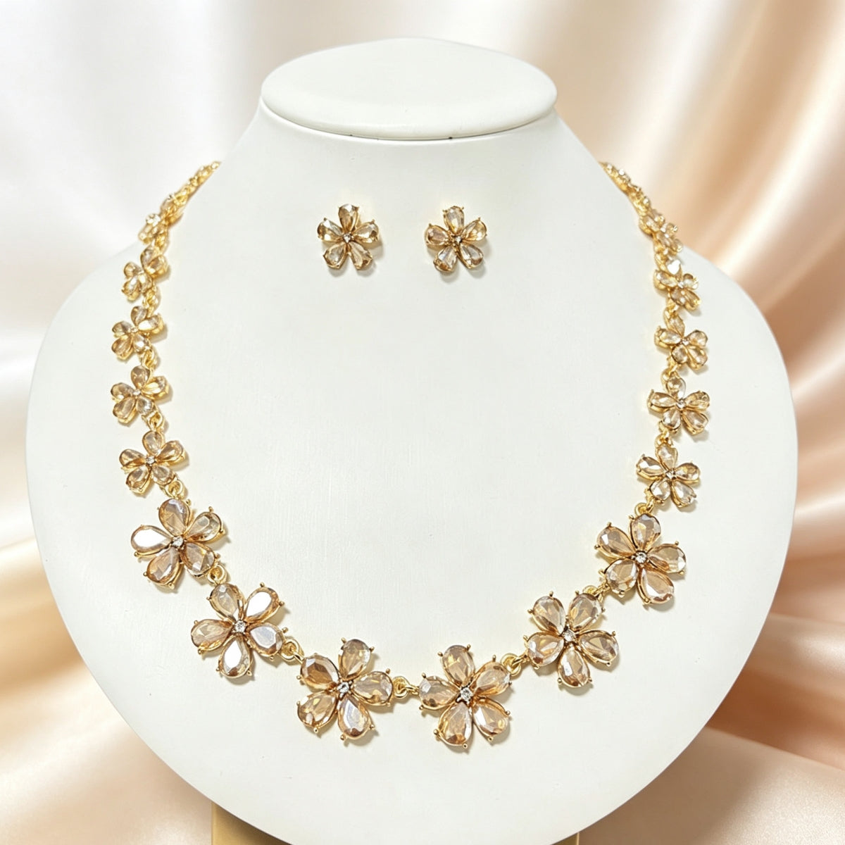 Luxury Clavicle Chain Exquisite Fashion Alloy Diamond-Embedded Floral Necklace and Earring Set