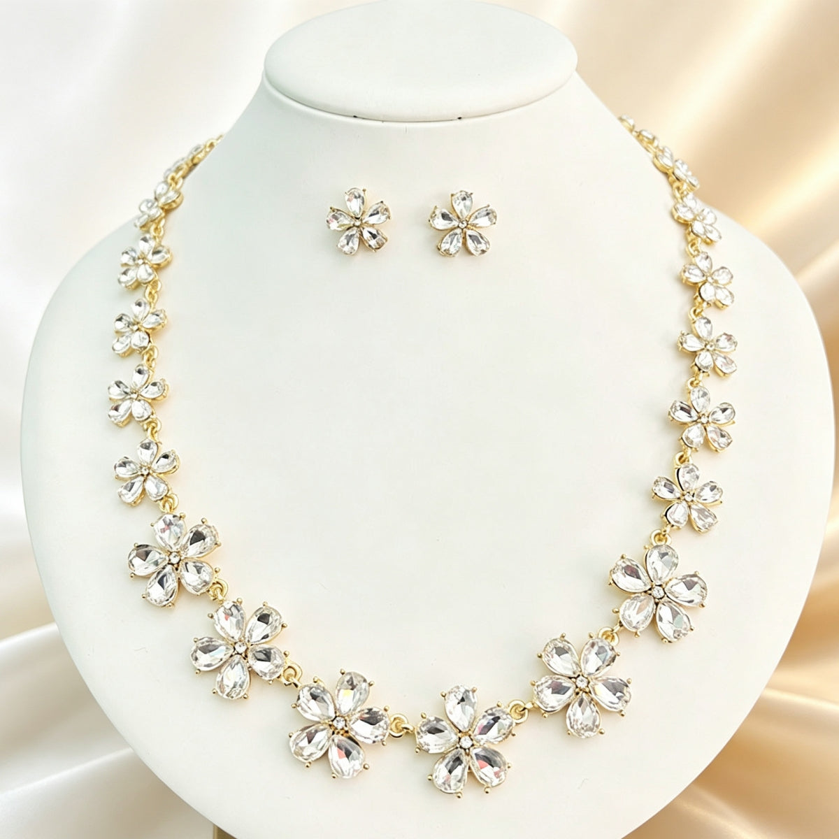 Luxury Clavicle Chain Exquisite Fashion Alloy Diamond-Embedded Floral Necklace and Earring Set