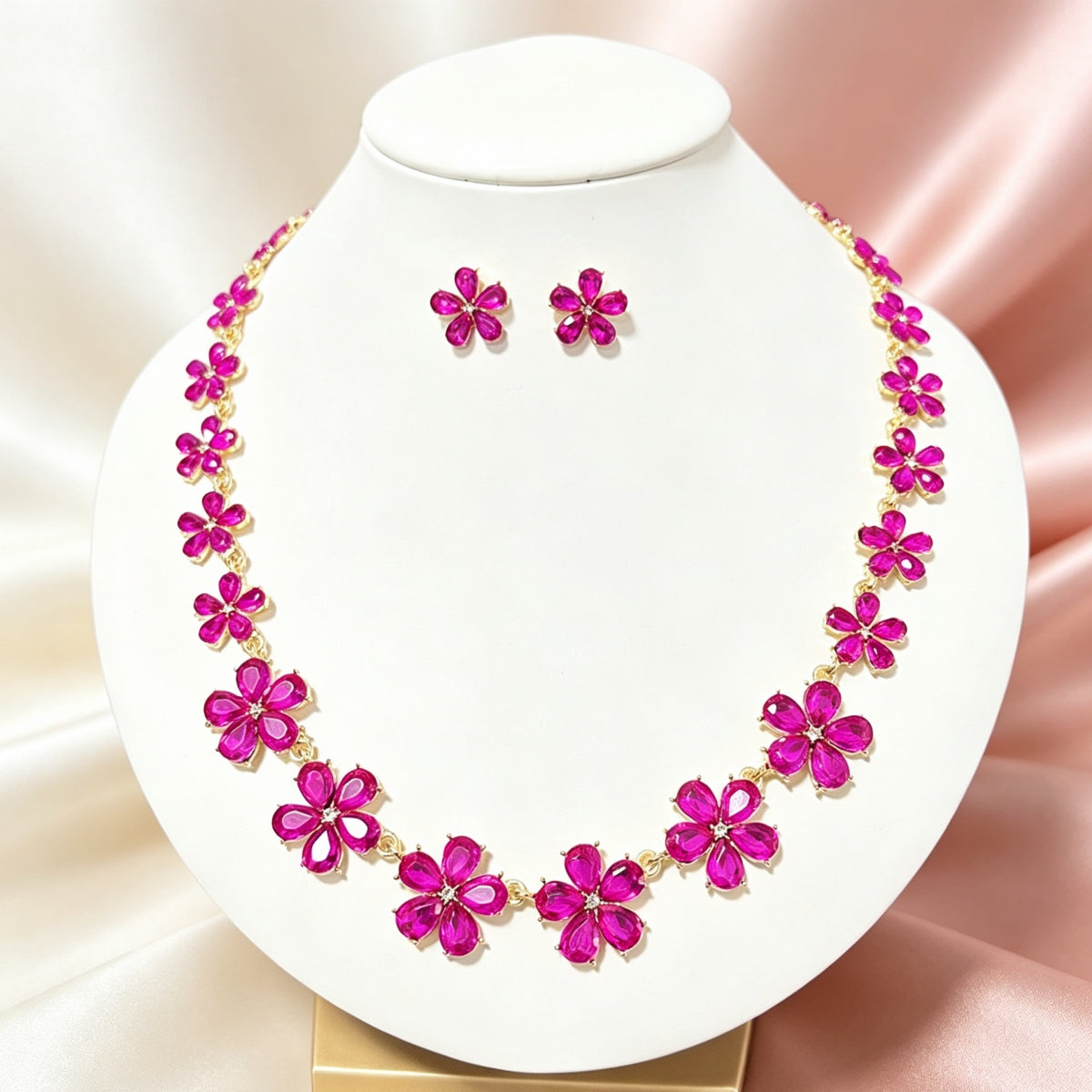 Luxury Clavicle Chain Exquisite Fashion Alloy Diamond-Embedded Floral Necklace and Earring Set