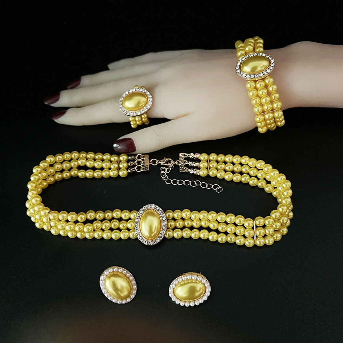 Luxury Vintage Pearl Jewelry Inlaid with Diamonds Eco-Friendly Alloy Elegant Bracelets and Necklaces 5 Pieces