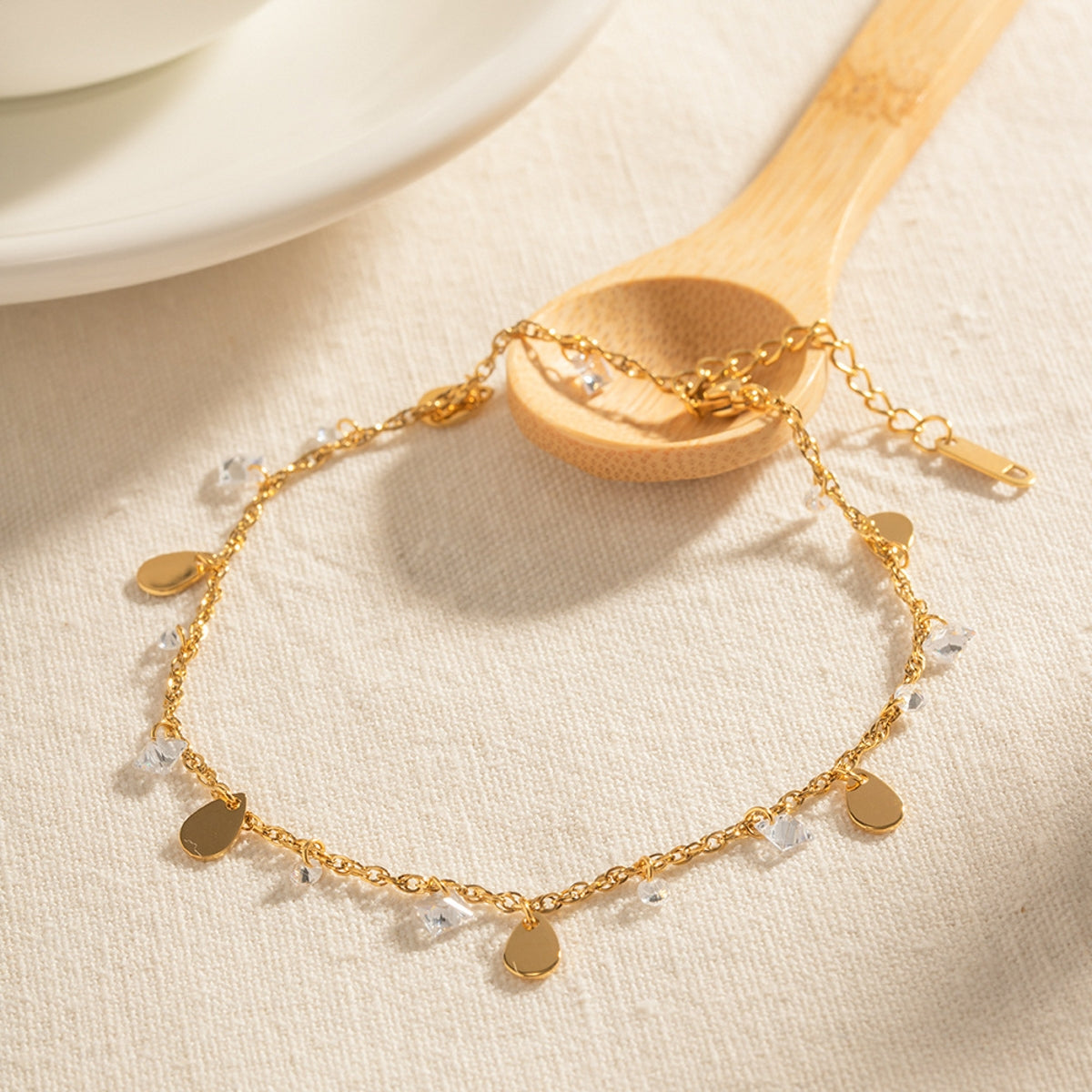 Transparent Crystal Pendant with Droplet-Shaped Pieces Tassel-Style Anklet