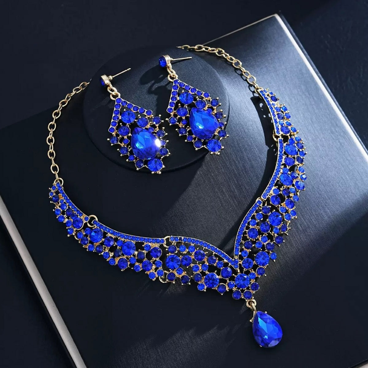 Two-Piece Set of Versatile Necklace and Earrings Featuring Luxurious  Crystal Accents